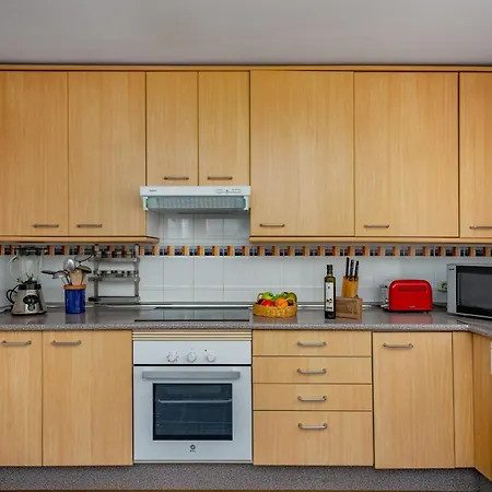 Апартаменти Bermuda Beachfront Living By Lica Homes