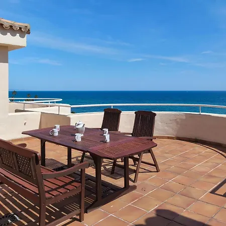 Апартаменти Bermuda Beachfront Living By Lica Homes *